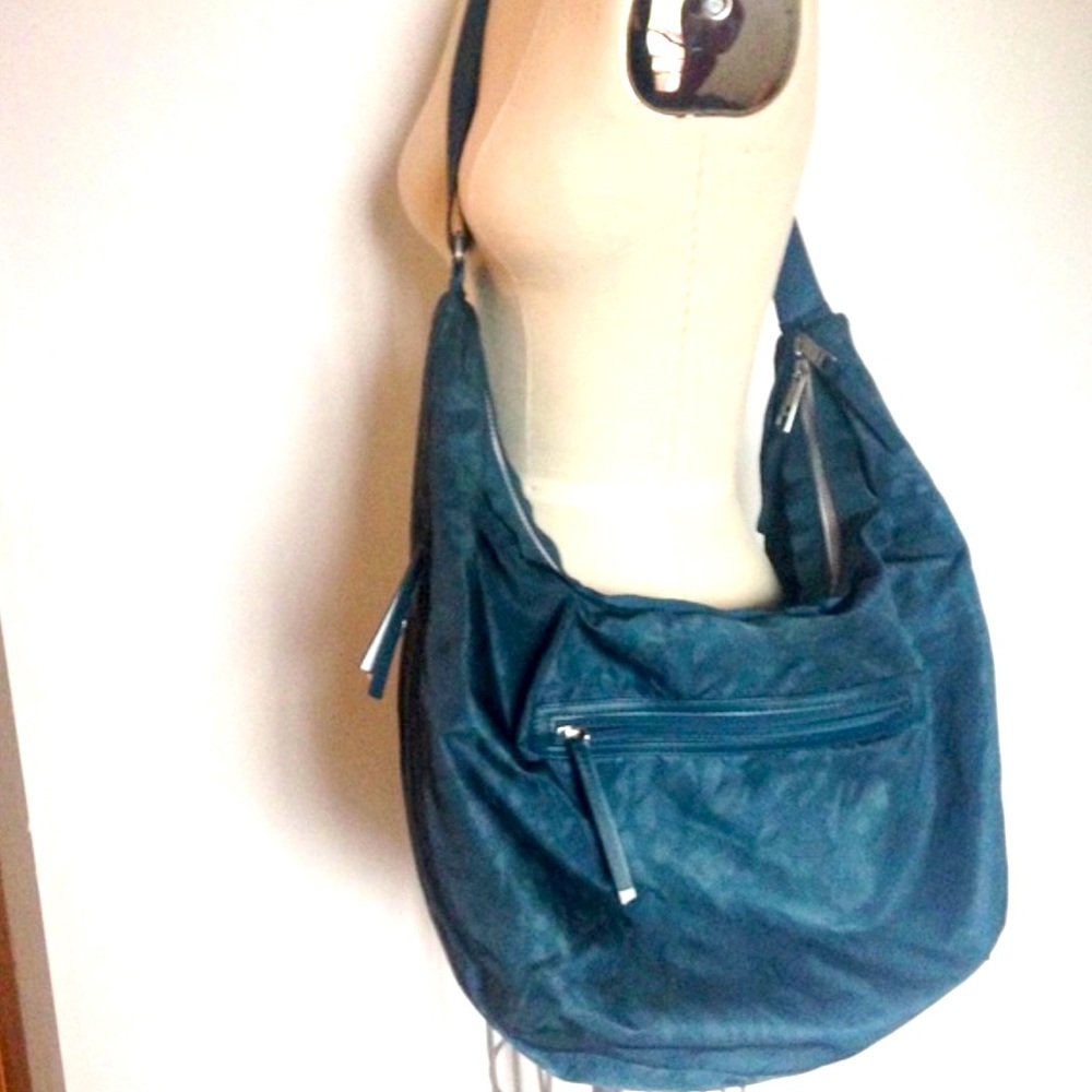 Lululemon Resolution Hobo View 6